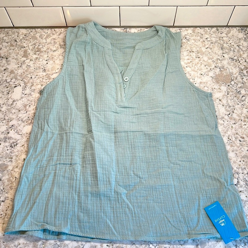 NWT Cupshe V-neck Sleeveless Top • Sage • Small
